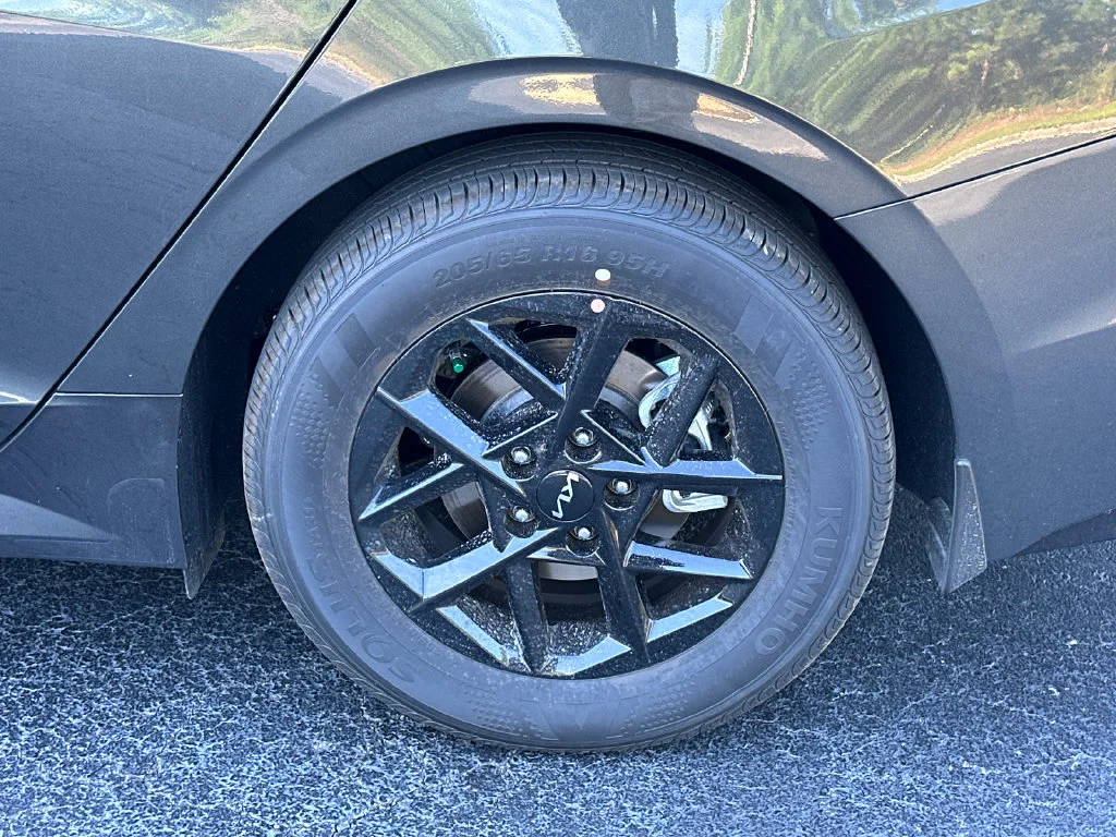 New 2026 Gray Kia LXS image 19