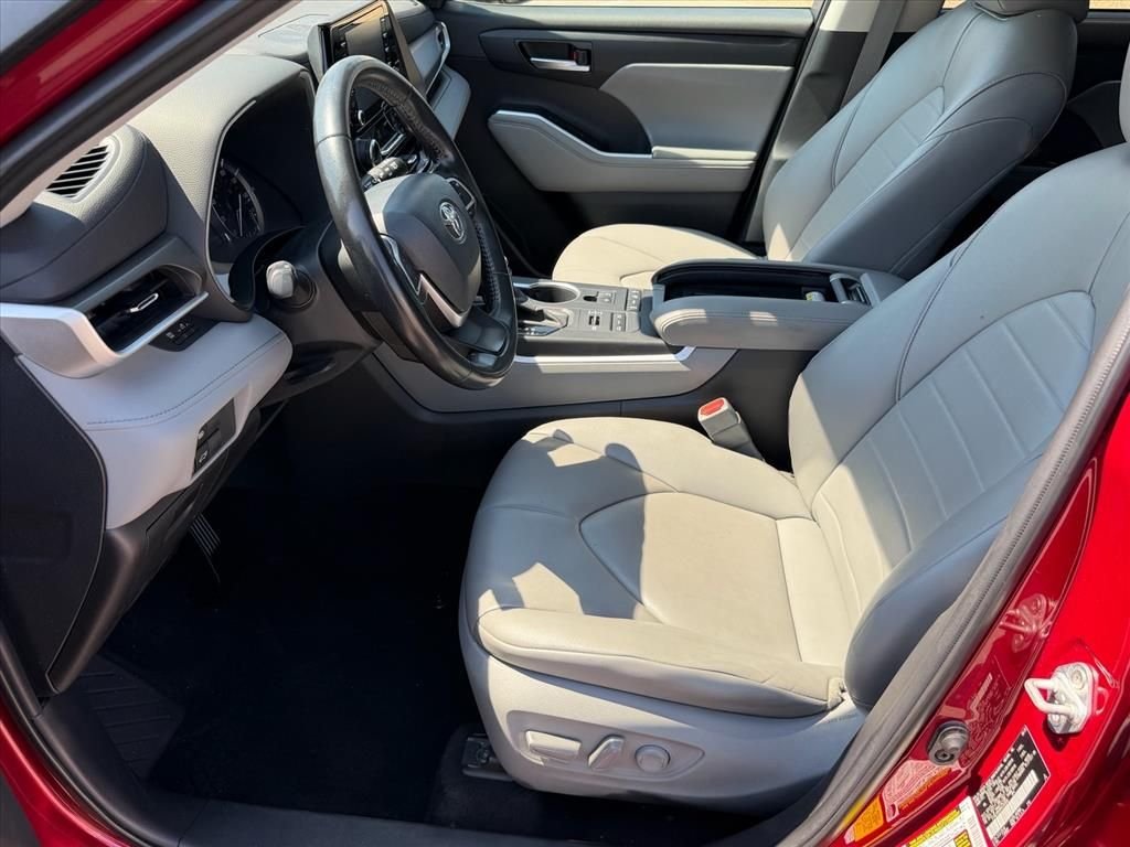 Used 2022 Red Toyota XLE image 12