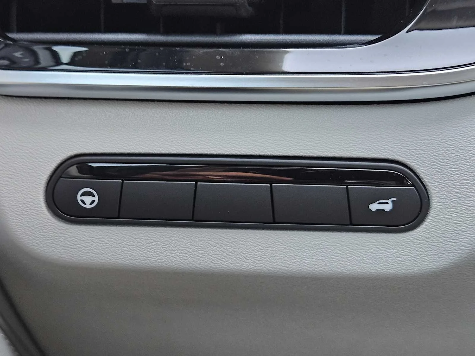 New 2027 RADIANT WHITE INFINITI Luxe FWD image 16