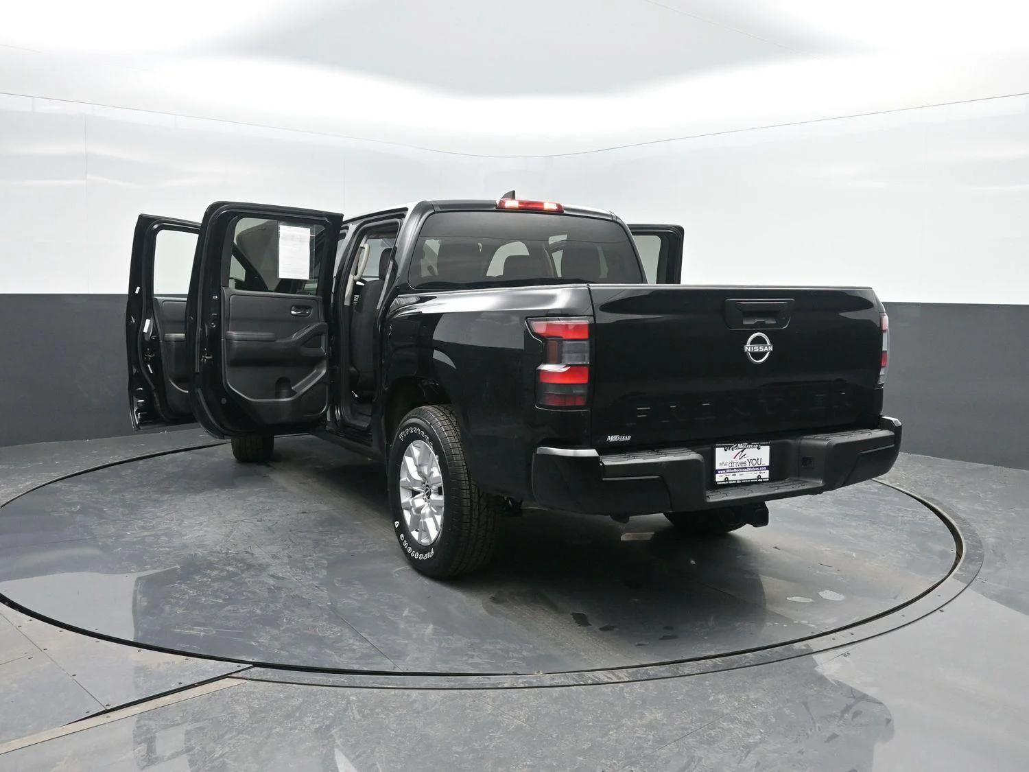 Used 2023  NISSAN  image 39