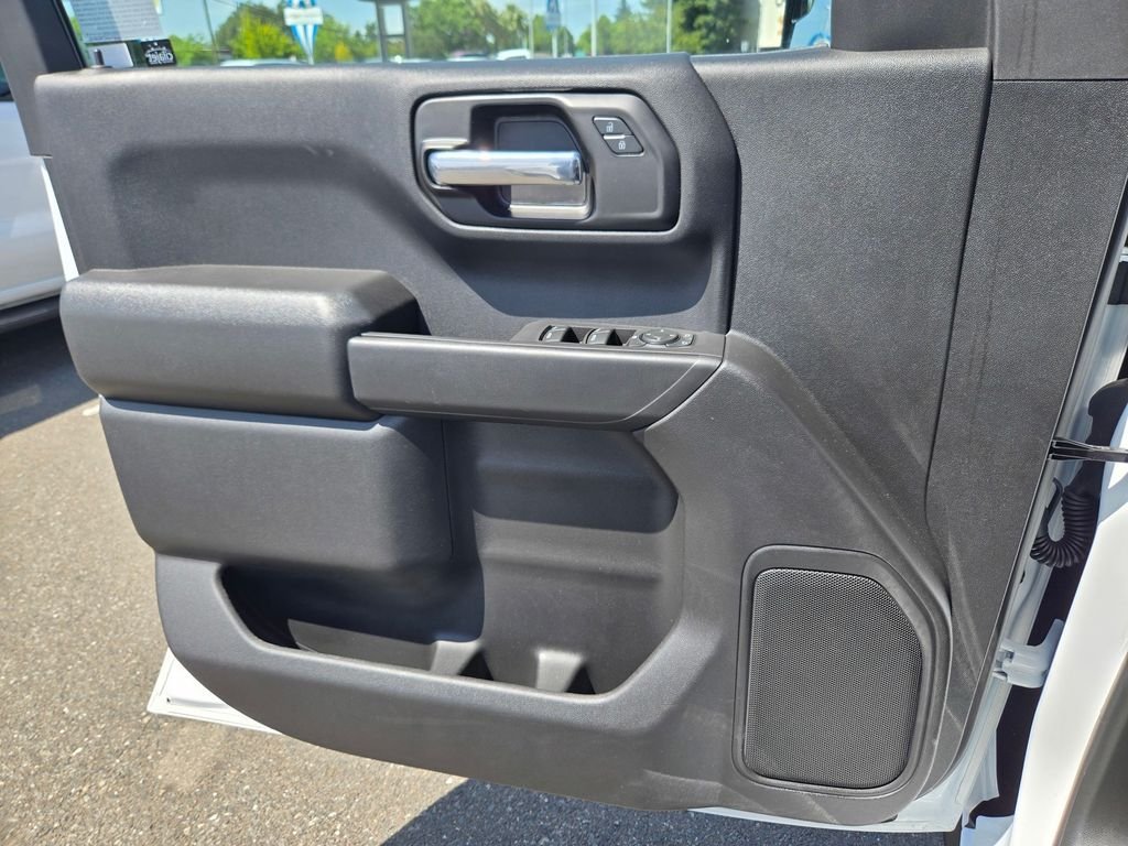 Used 2025 White Chevrolet Custom image 13