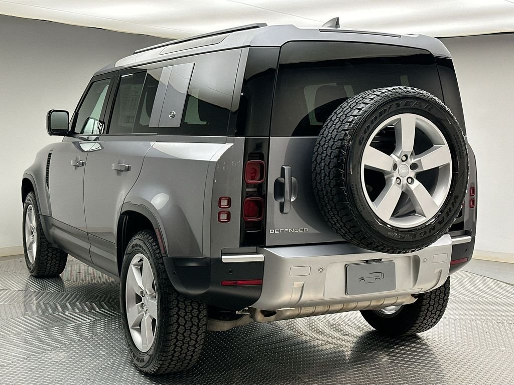 Used 2024 Eiger Gray Metallic Land Rover S image 11