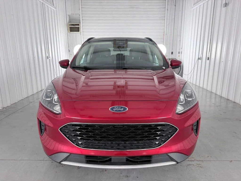 Used 2020 Red Ford SE image 2