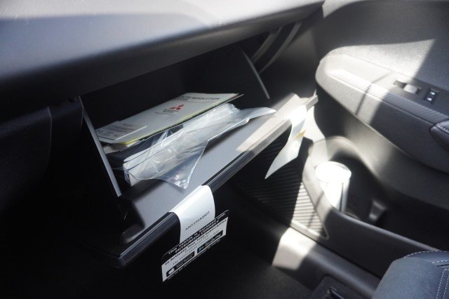 2025 Mitsubishi Outlander Plug-in Hybrid SE - Photo 32