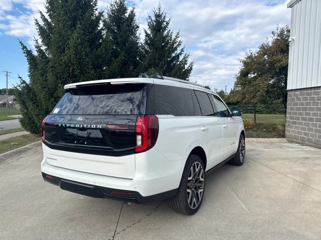 New 2027 Star White Metallic Tri-Coat Ford Platinum image 5