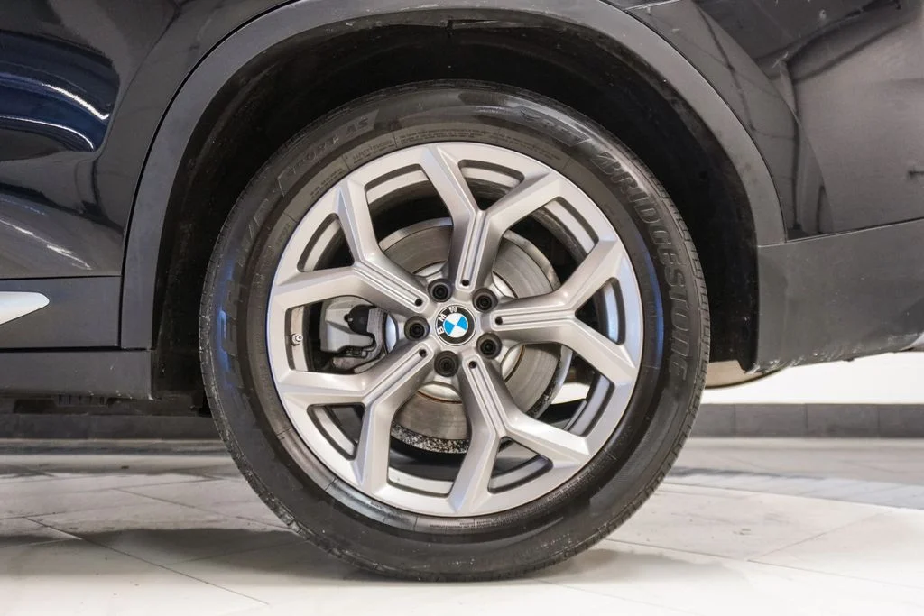 Used 2022 Black BMW sDrive30i image 39