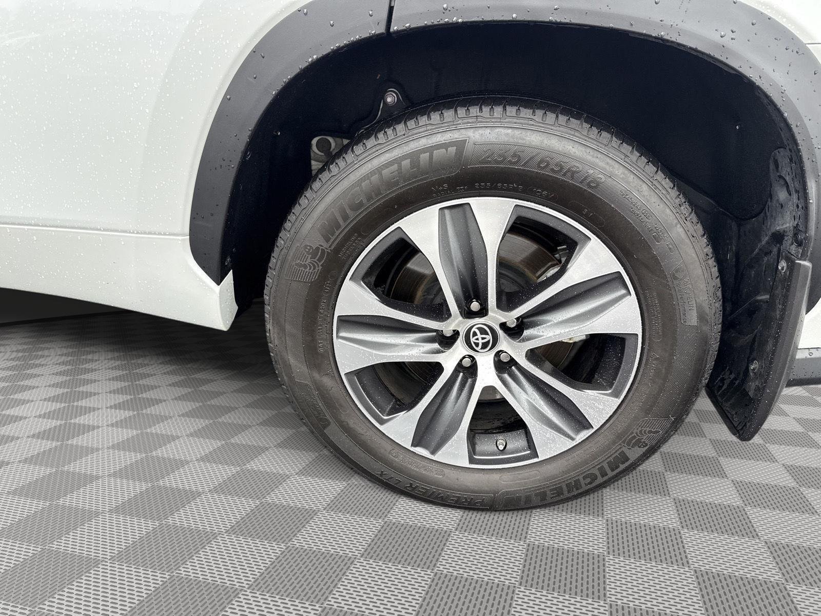 Used 2023 Wind Chill Pearl Toyota XLE image 14