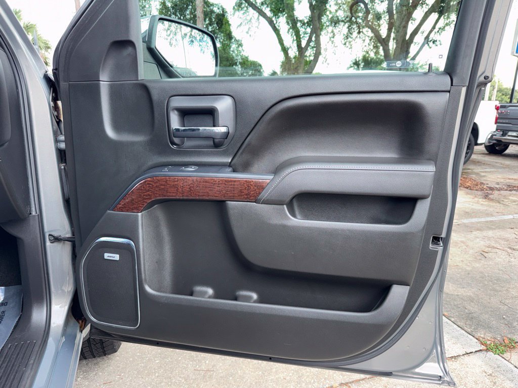Used 2017 PEPPERDUST METALLIC GMC SLT image 23