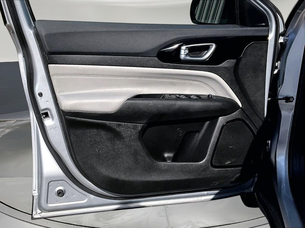 Used 2025 Silver Jeep Limited image 24