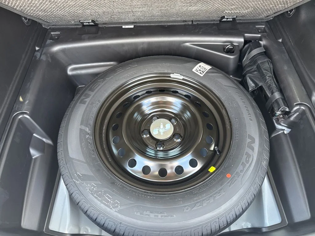 Used 2025 White Jeep Altitude X image 10