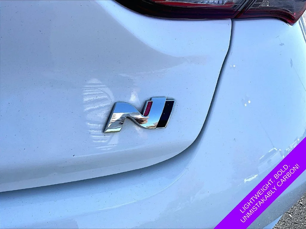 Used 2022 White Hyundai Base image 8