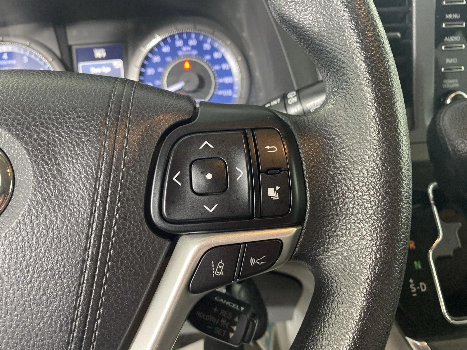 Used 2018 Predawn Gray Mica Toyota LE image 24