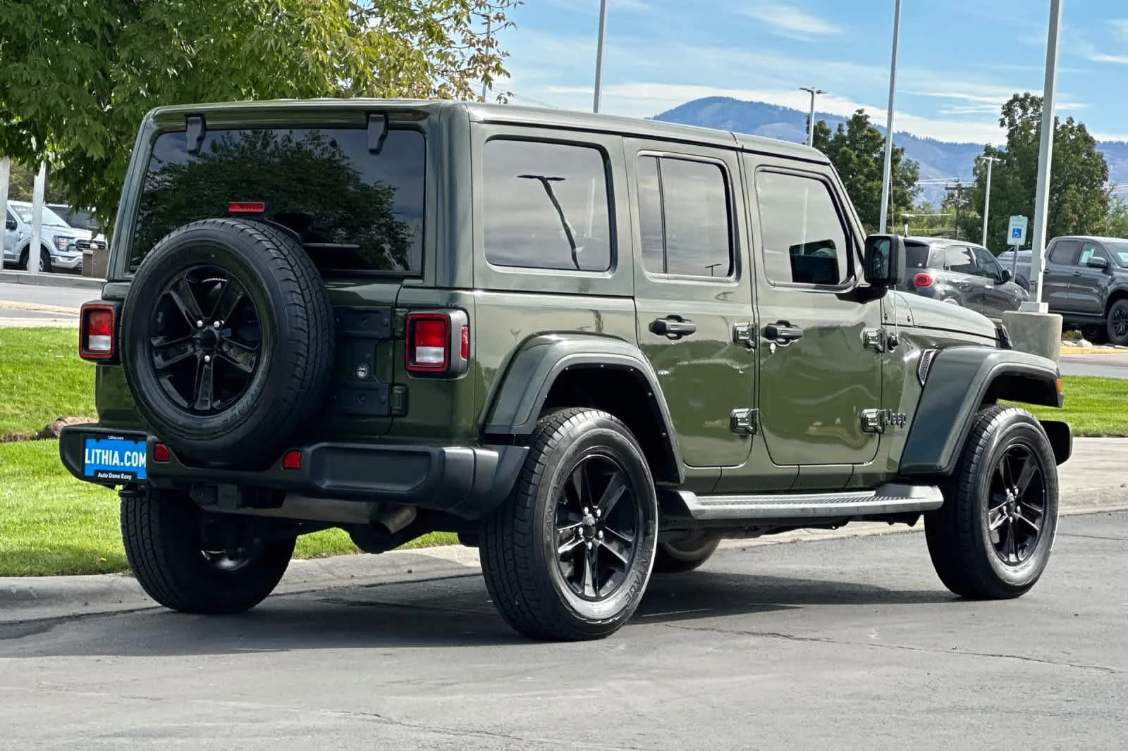 Certified Used 2021 Sarge Green Clearcoat Jeep Unlimited Sahara Altitude image 2