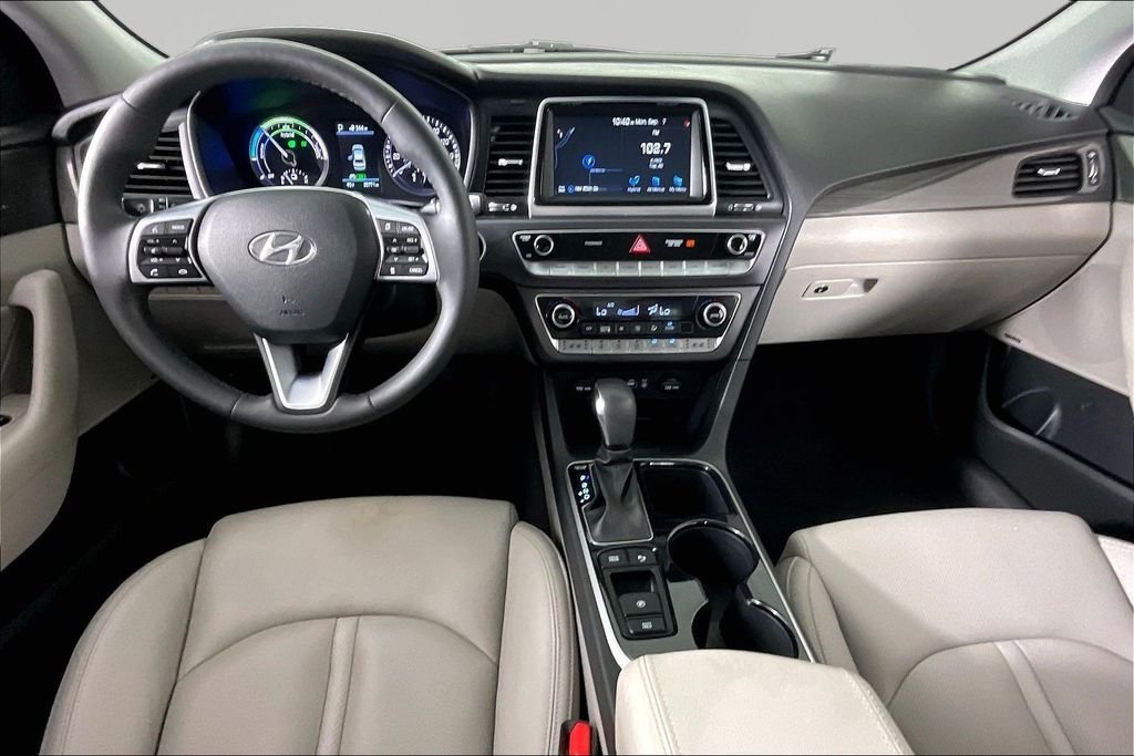 Used 2019 Silver Hyundai Limited image 7