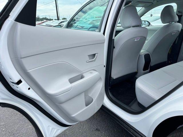 New 2026 White Hyundai SE FWD image 17
