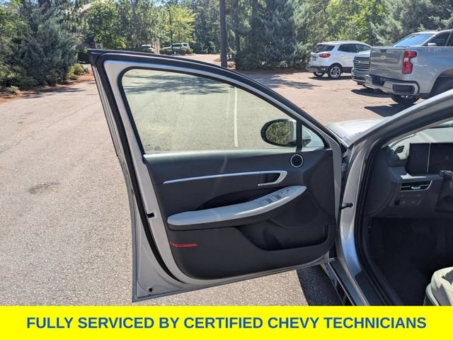 Used 2025 Silver Hyundai SEL image 25