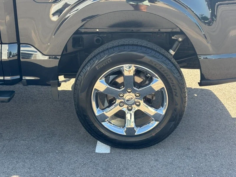 Used 2023 Agate Black Metallic Ford XLT image 9