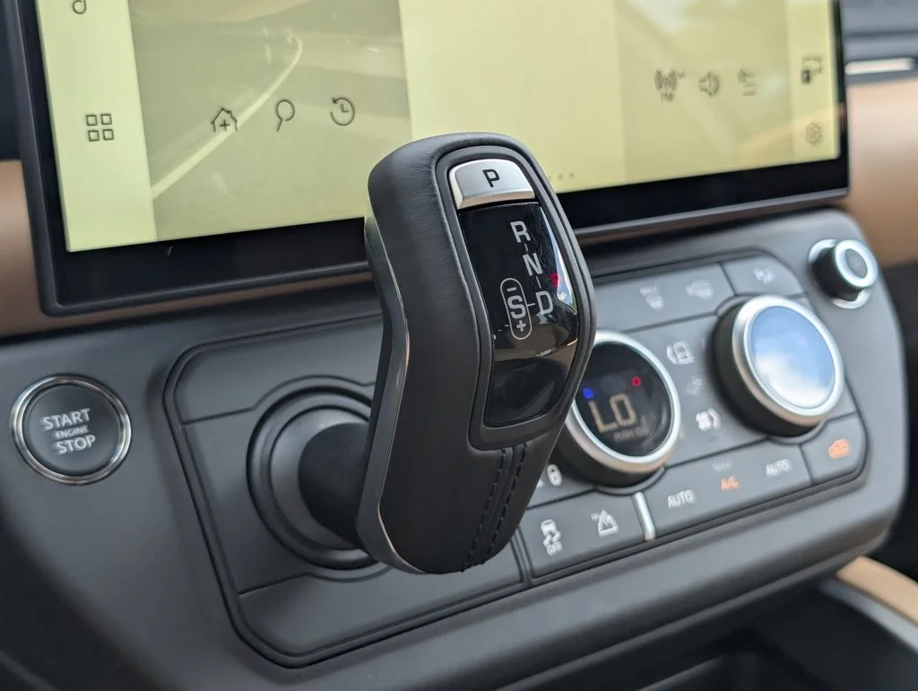 New 2026 Fuji White Land Rover X-Dynamic SE image 18