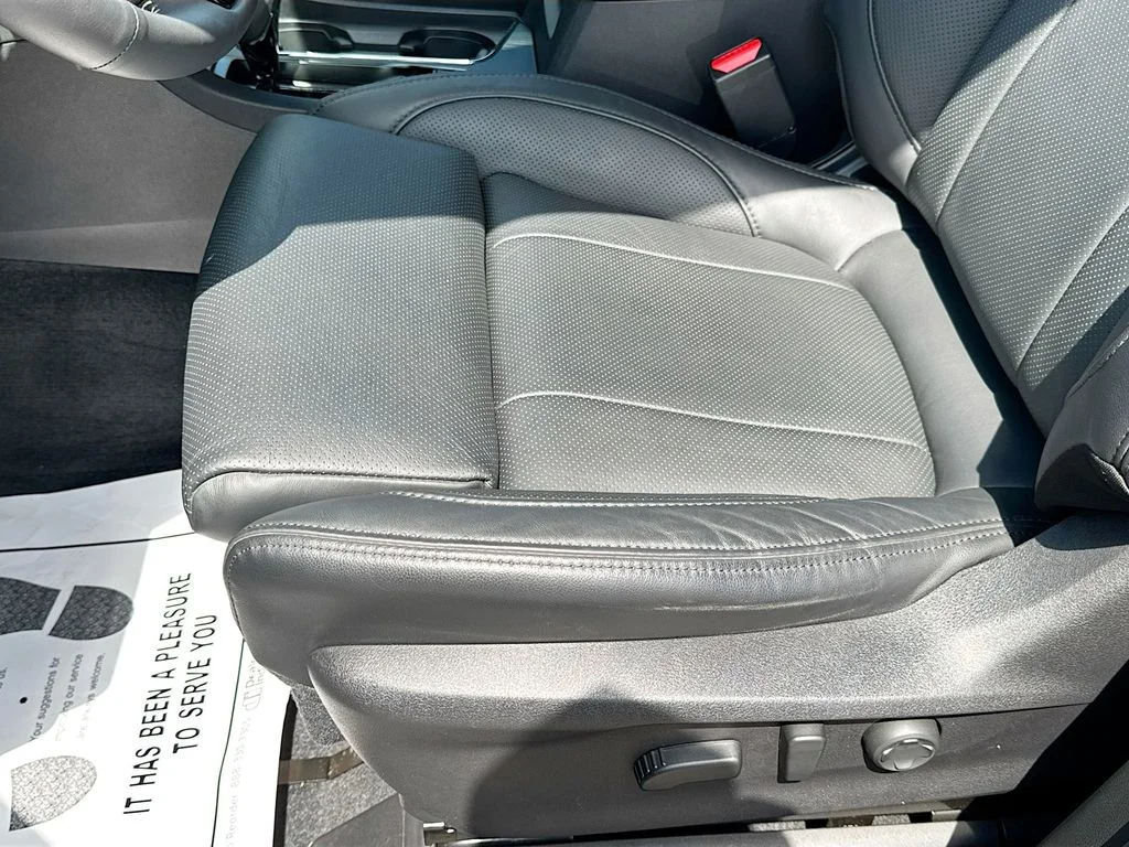 Used 2025 Black Subaru Onyx Edition Touring image 23