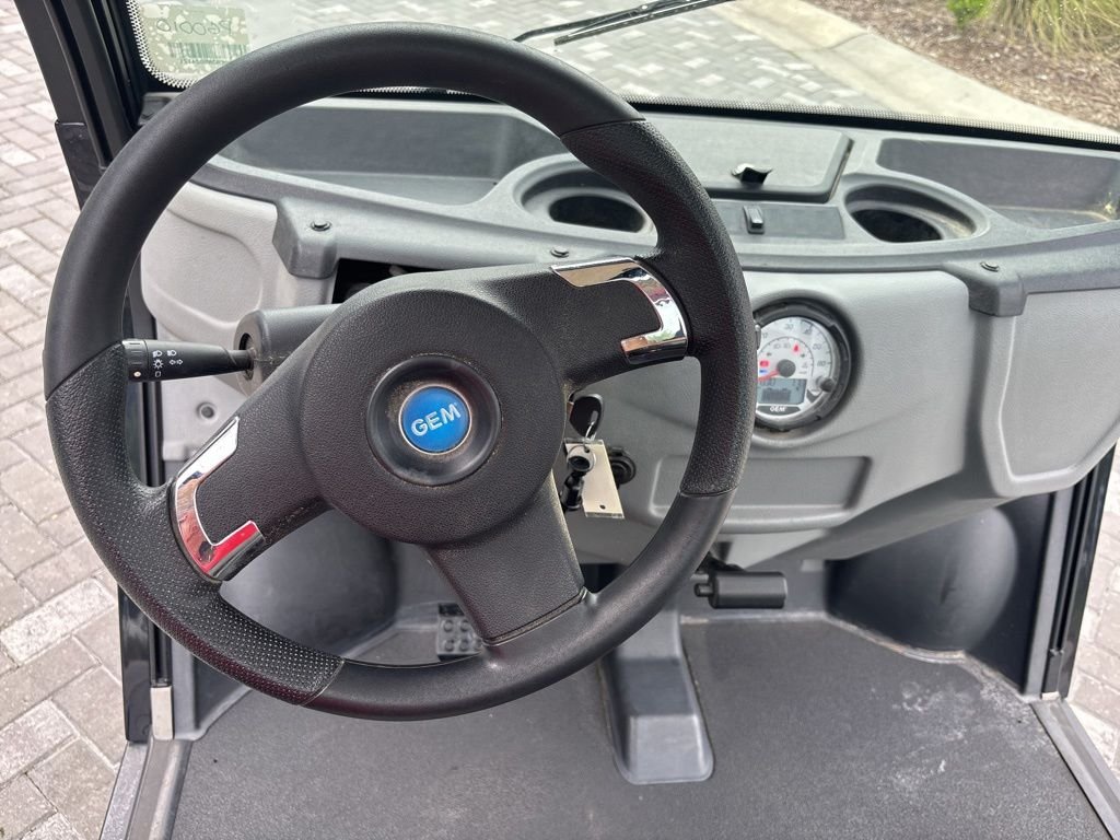 Used 2022 Black POLARIS ELECTRIC image 8