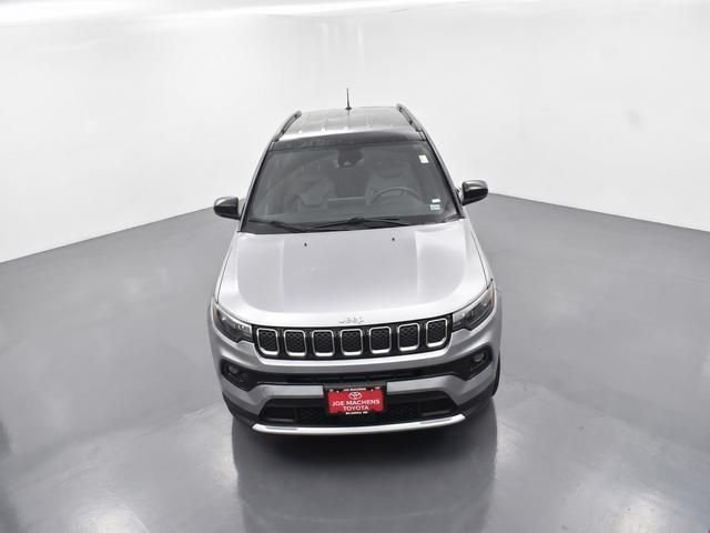 Used 2024  Jeep Limited image 26