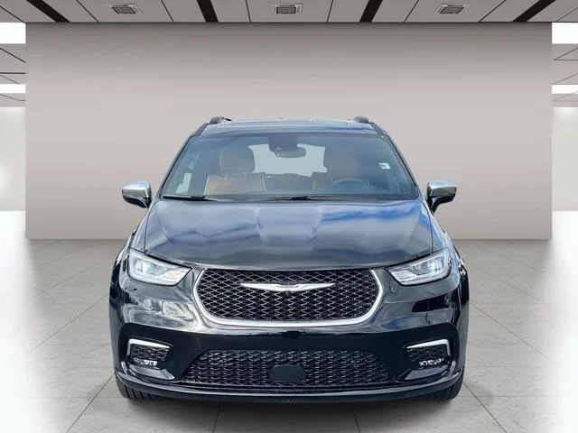New 2026 Diamond Black Crystal Pearl-Coat Exterior Paint Chrysler Pinnacle image 9