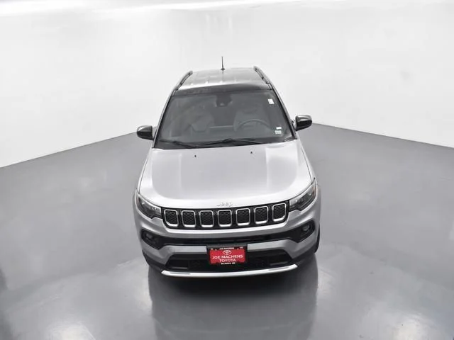 Used 2024  Jeep Limited image 26