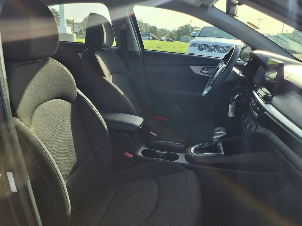 Used 2024 Black Kia LXS image 31