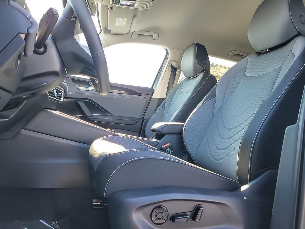 New 2026 Platinum Gray Metallic Volkswagen 2.0T SE image 8