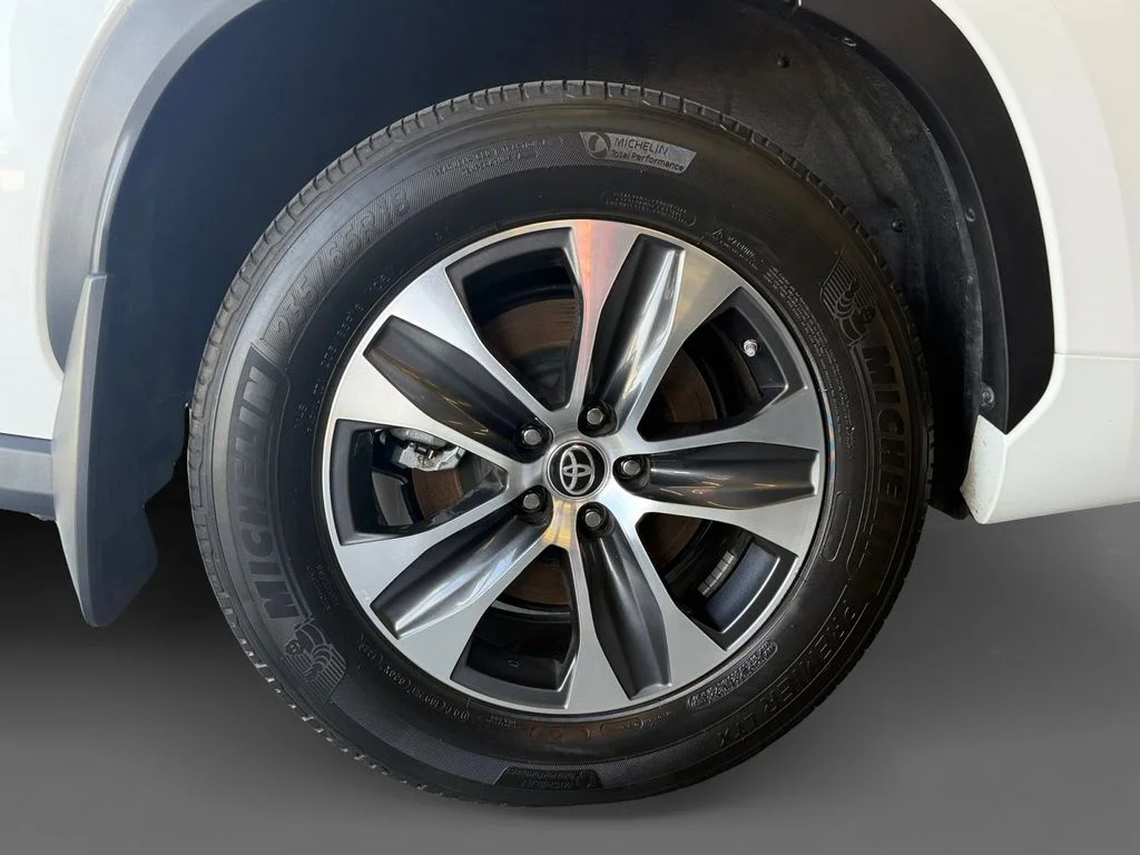 Used 2023 Beige Toyota XLE image 10