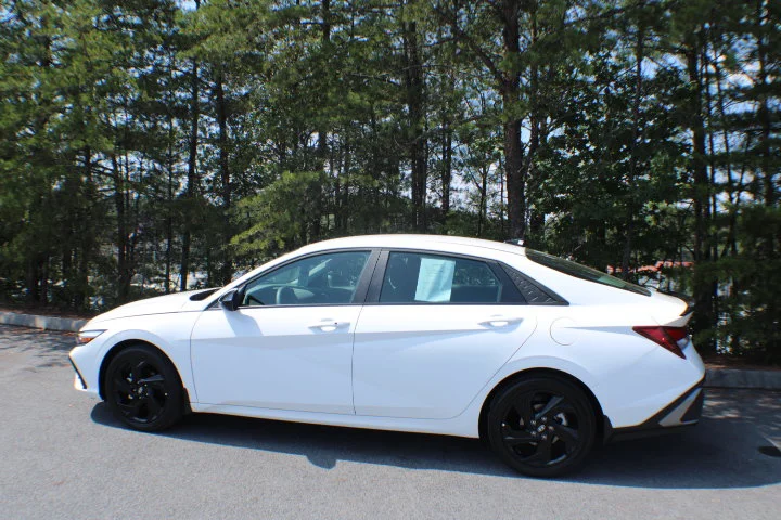Used 2026 White Hyundai SEL Sport image 3