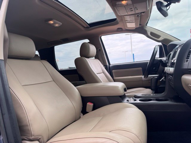 Used 2018 Blue Toyota SR5 image 28
