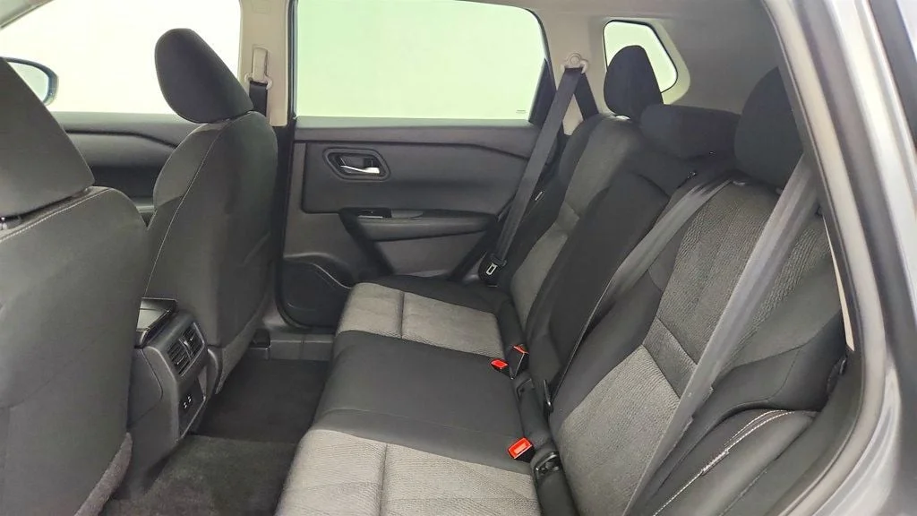 Used 2025 Gun Metallic Nissan FWD SV image 19