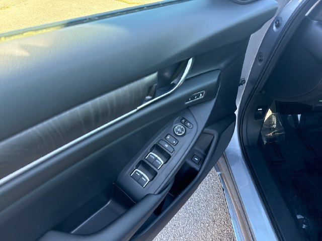 Used 2022 Silver Honda EX-L image 11