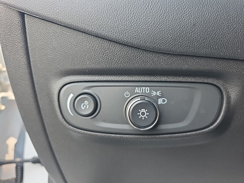 Used 2022 White Chevrolet LT image 14