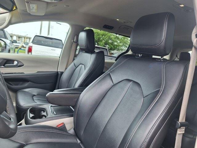 Used 2024 Bright White Clearcoat Chrysler Touring L image 11