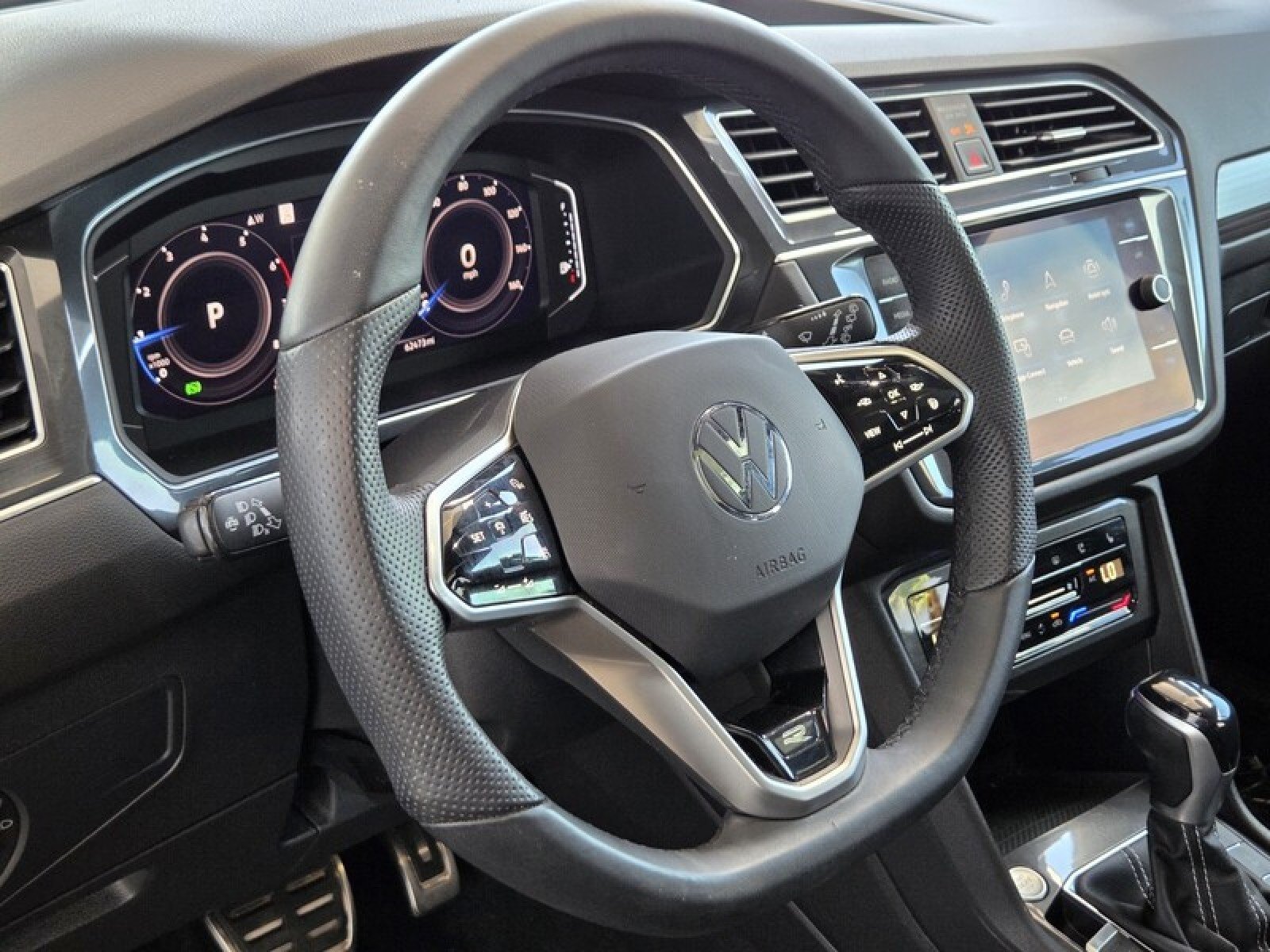 Used 2022 GRAY Volkswagen SEL R-Line image 25
