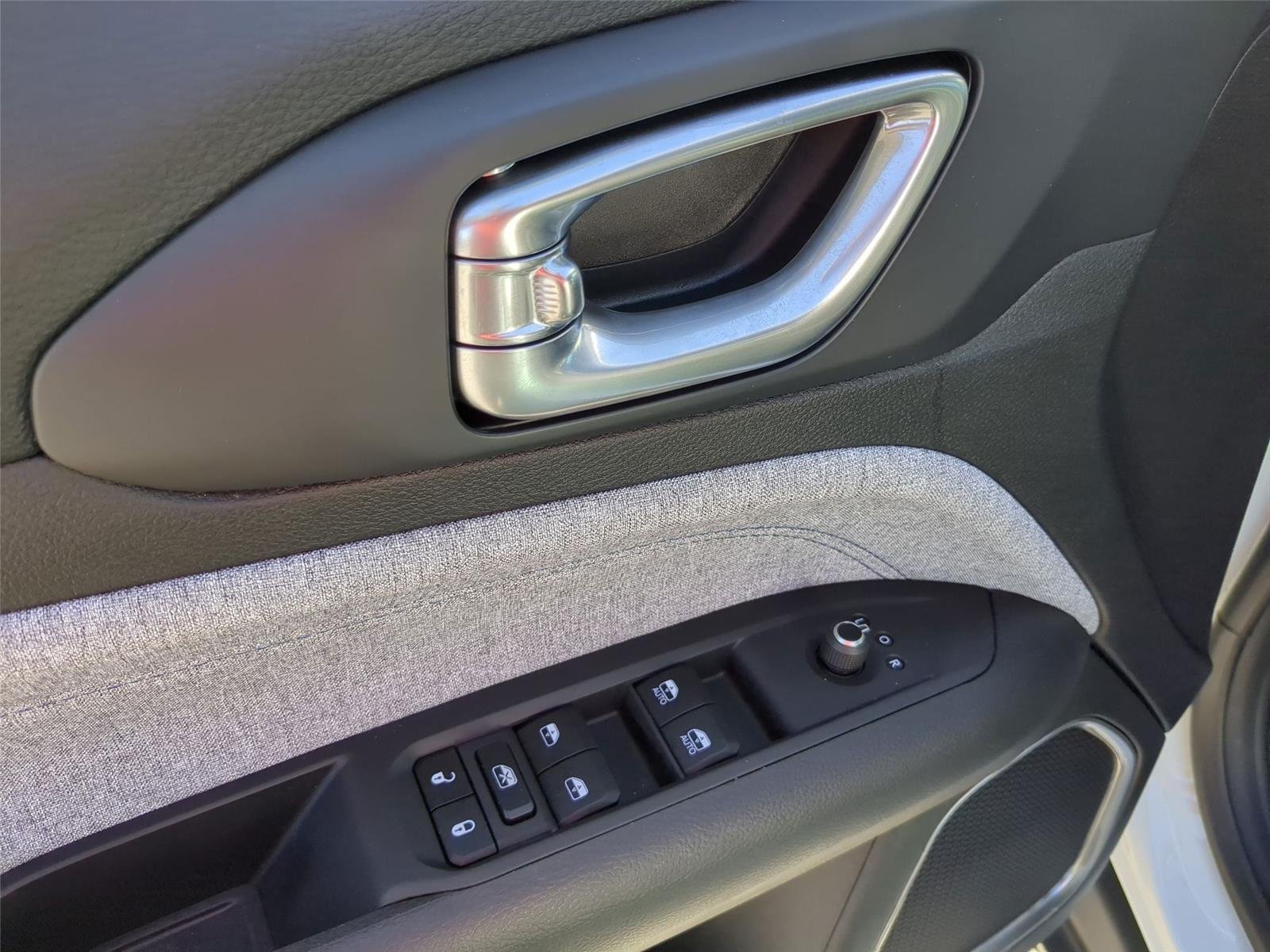 Used 2026 Bright White Clearcoat Jeep Latitude image 13