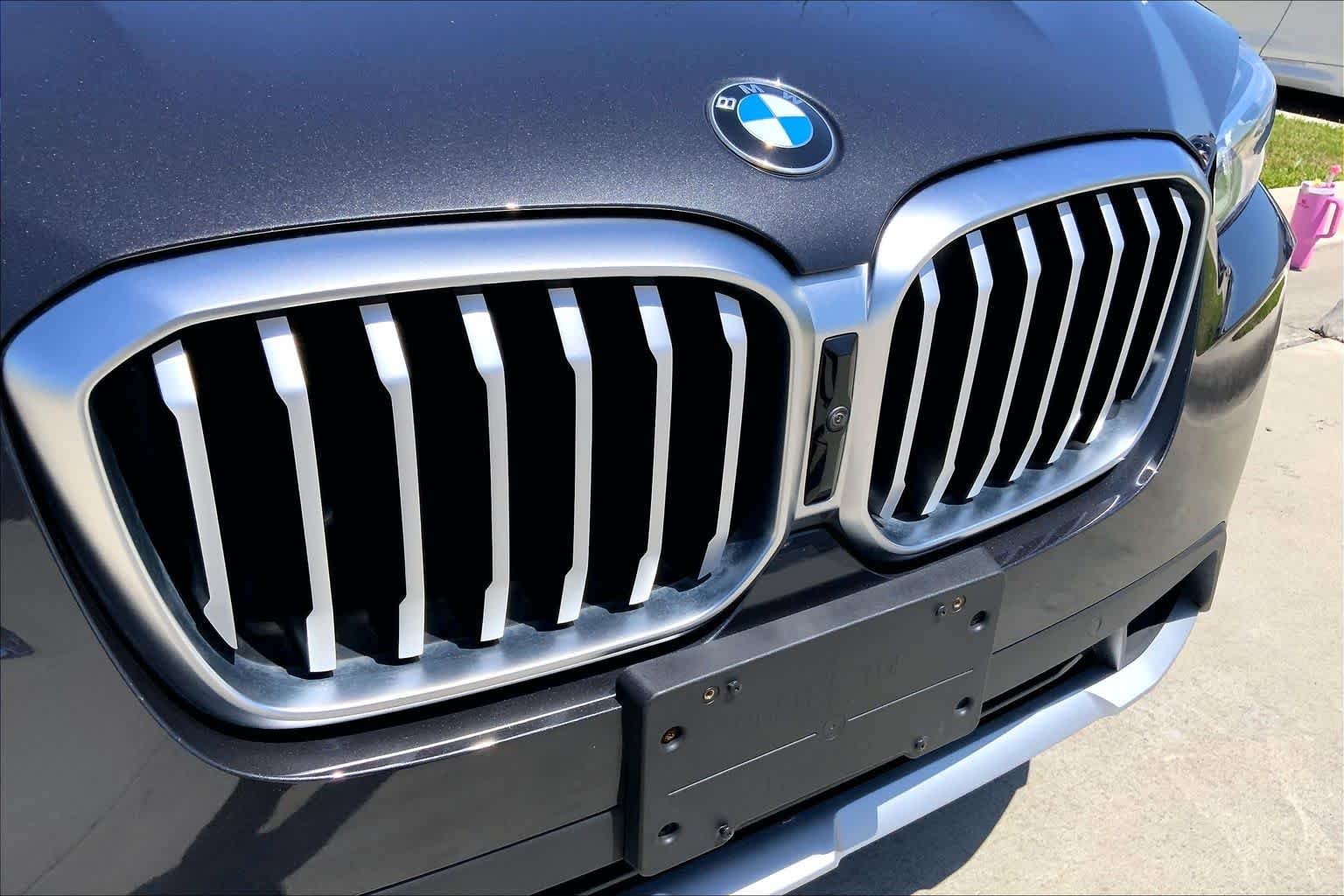 Used 2024 Dark Graphite Metallic BMW sDrive30i image 58