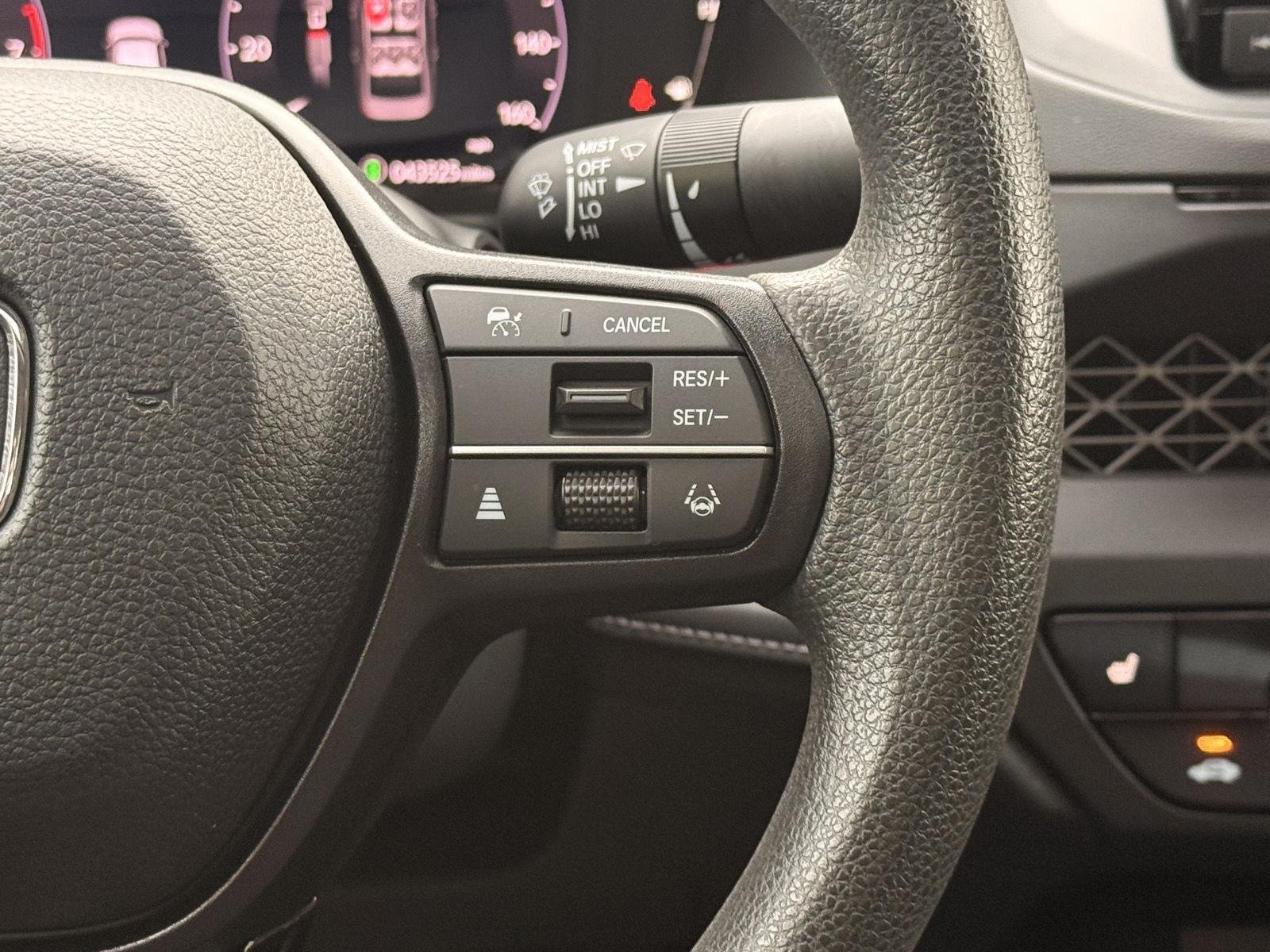 Used 2025 Canyon River Blue Metallic Honda SE image 25