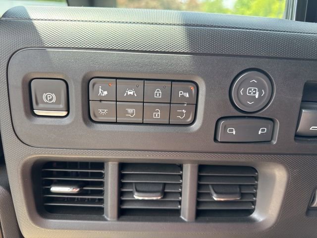 New 2025 Oyster White Chevrolet AWD 400 image 16