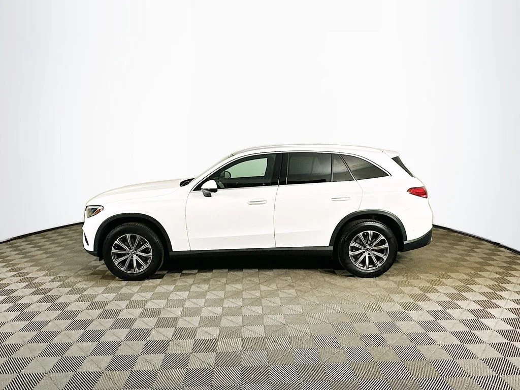 Used 2023 White Mercedes-Benz GLC 300 image 3