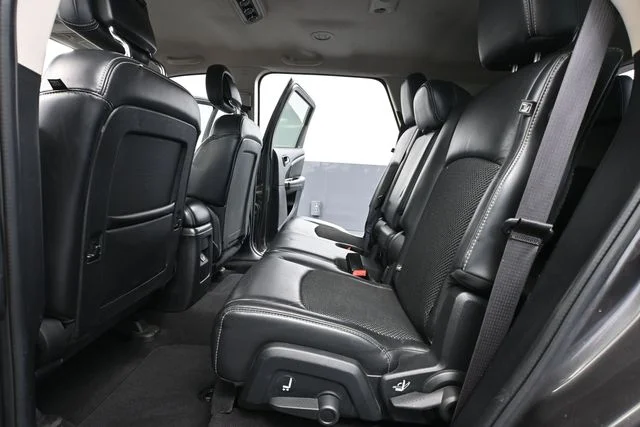 Used 2017 Gray Dodge Crossroad image 36