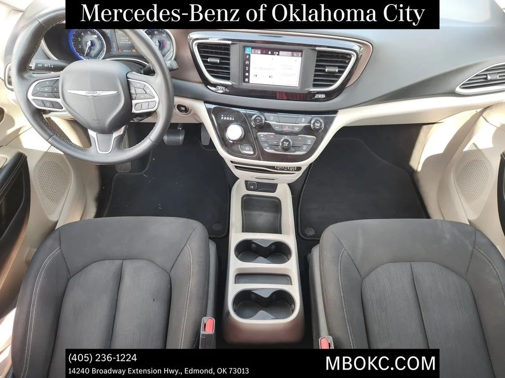 Used 2022 Brilliant Black Crystal Pearlcoat Chrysler LX image 20
