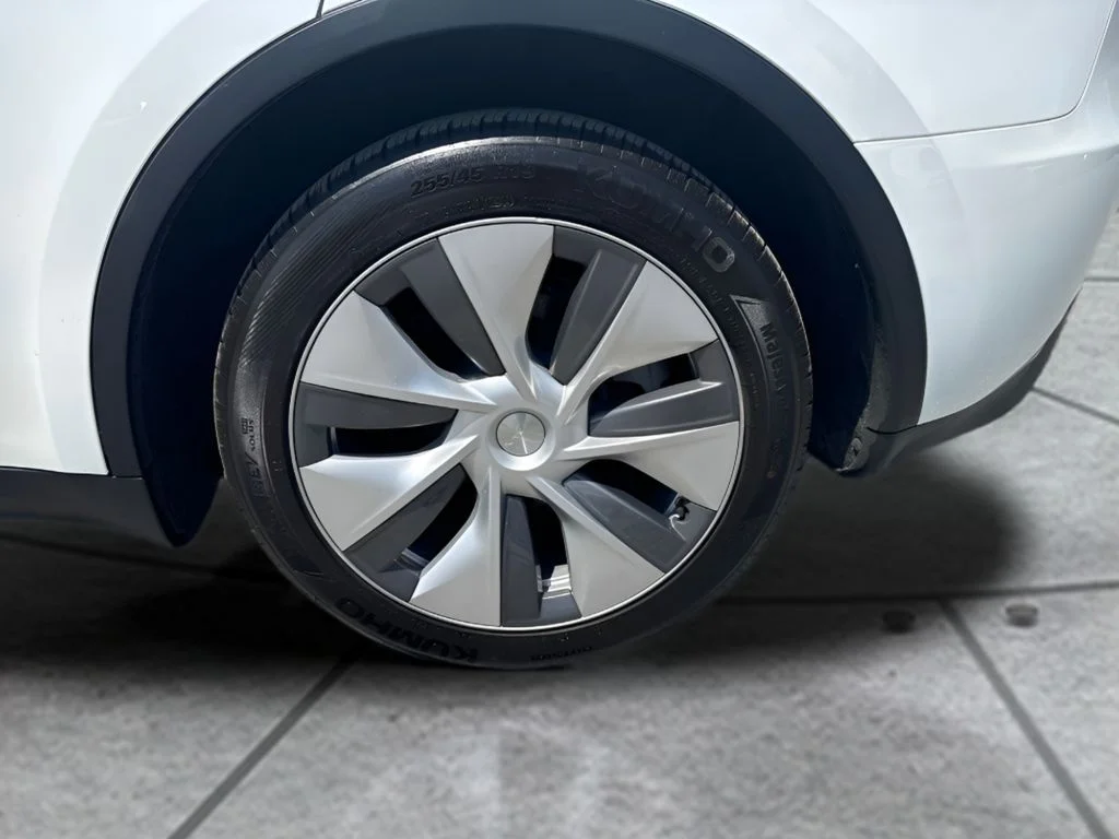 Used 2023 White Tesla Long Range image 18