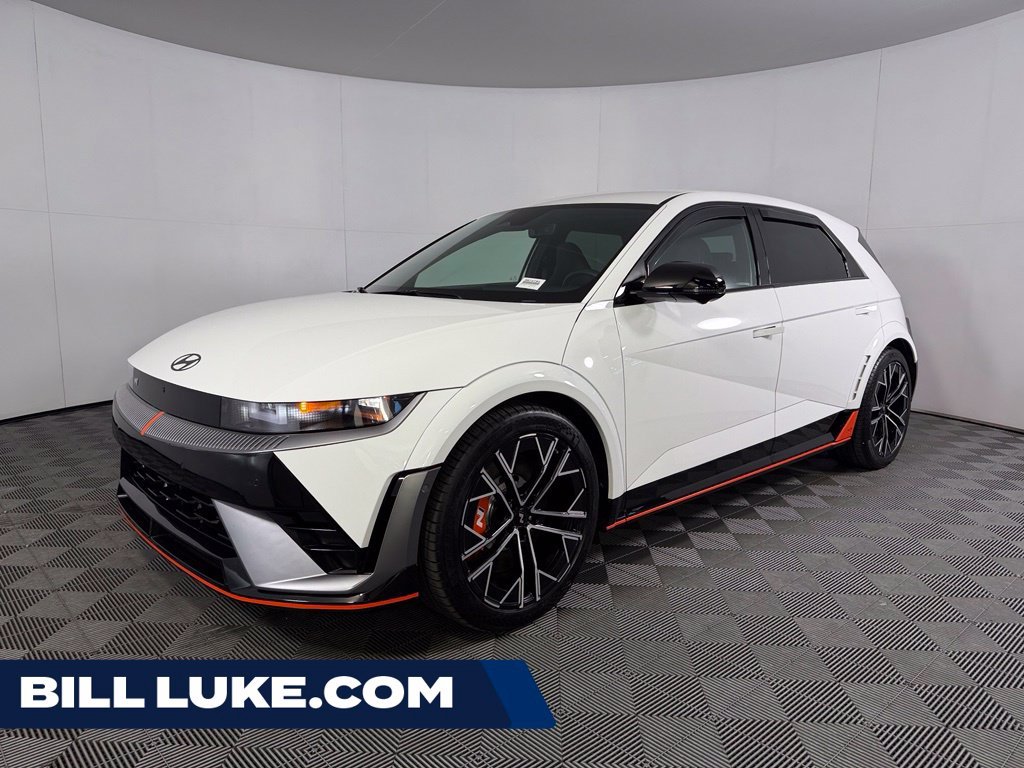 Used 2025 White Hyundai Base image 1