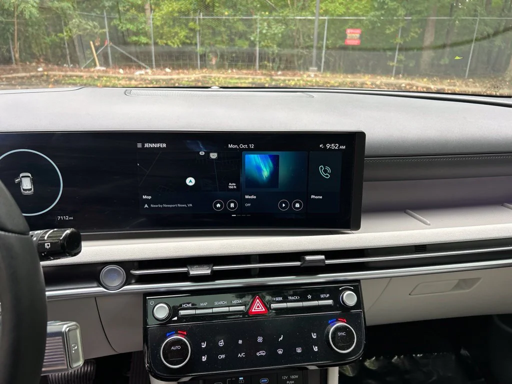 Used 2025 White Hyundai Limited image 19