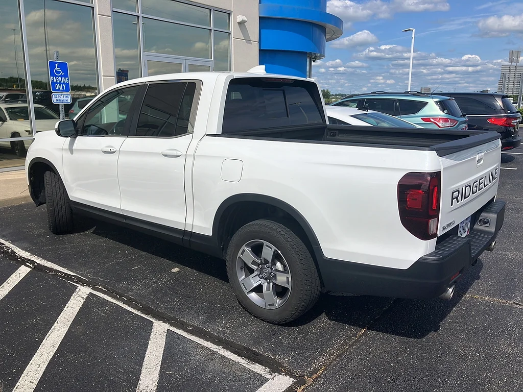 Certified Used 2024 WHITE Honda RTL image 4
