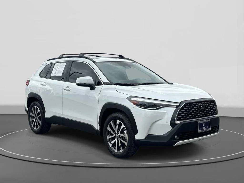 2024 Toyota Corolla Cross XLE FWD's photo