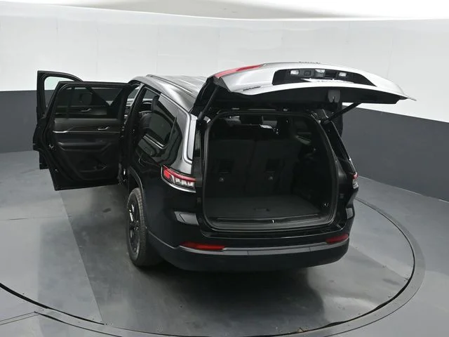 New 2026 Diamond Black Crystal Pearl-Coat Exterior Paint Jeep Altitude image 55